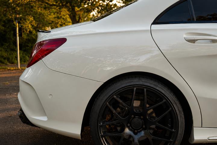 Hvid Mercedes CLA200 fra 2013