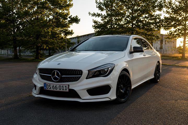 Hvid Mercedes CLA200 fra 2013
