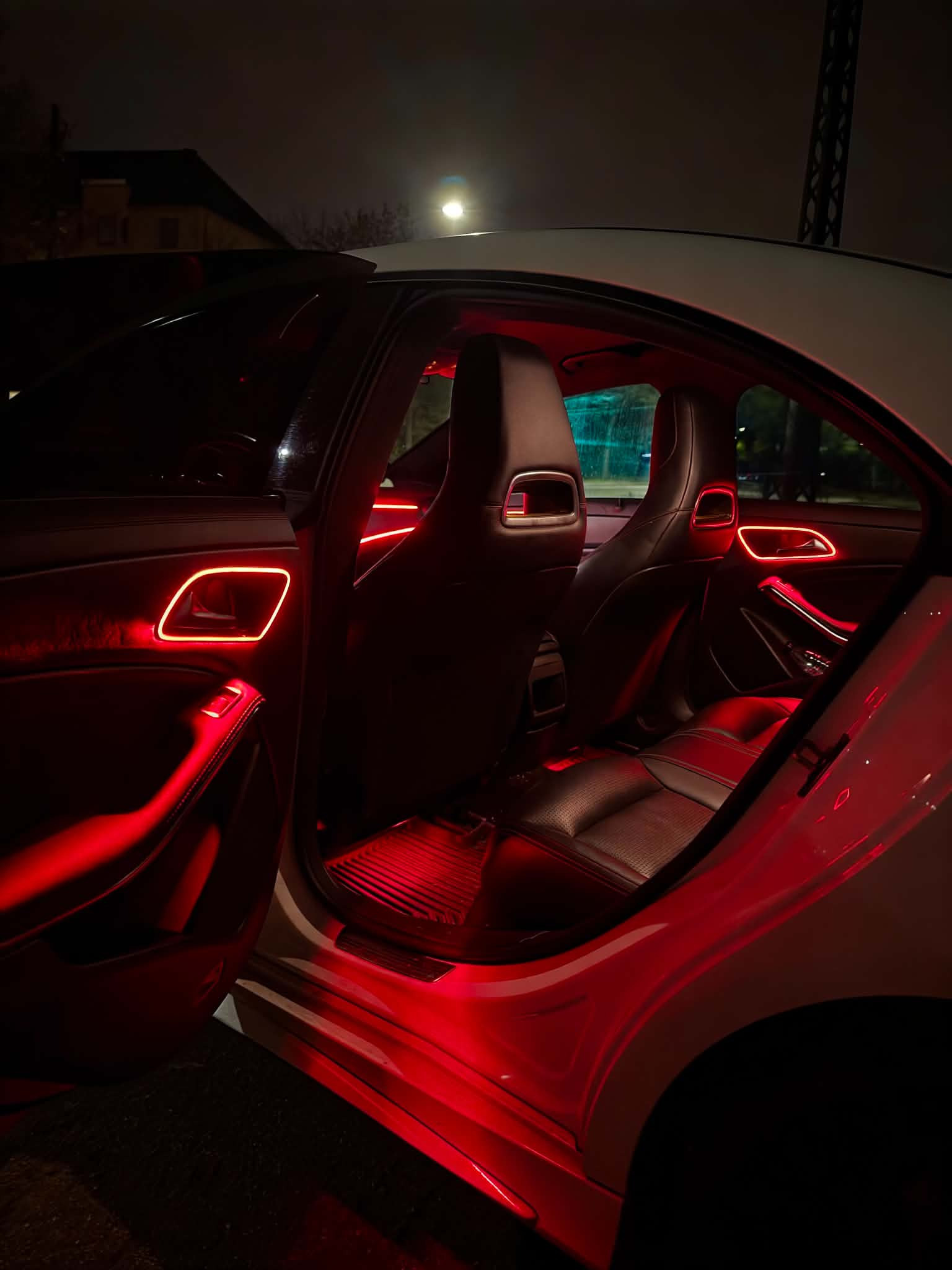 Hvid Mercedes CLA200 fra 2013