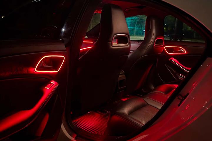 Hvid Mercedes CLA200 fra 2013