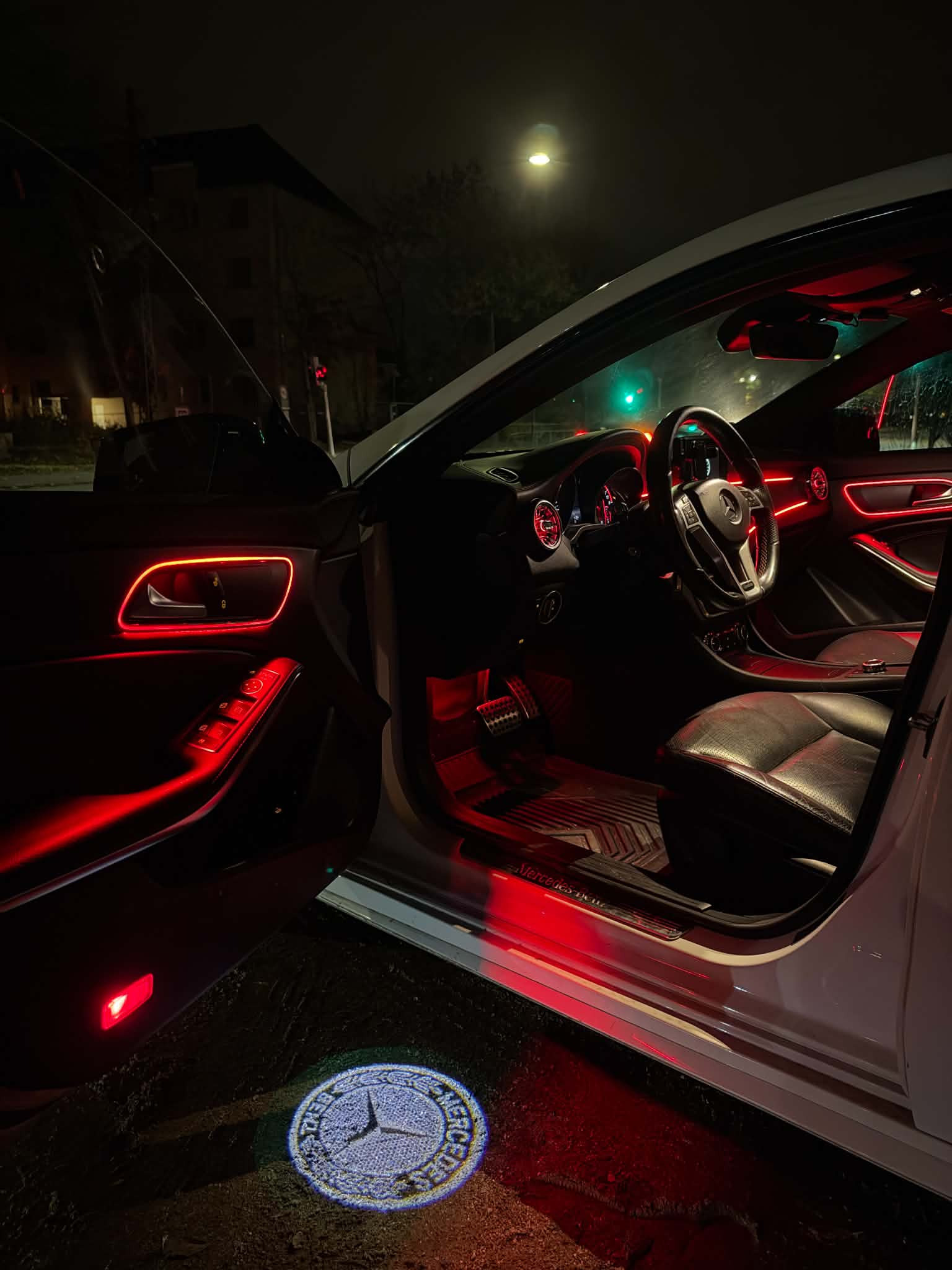 Hvid Mercedes CLA200 fra 2013