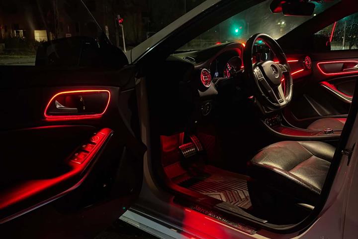 Hvid Mercedes CLA200 fra 2013
