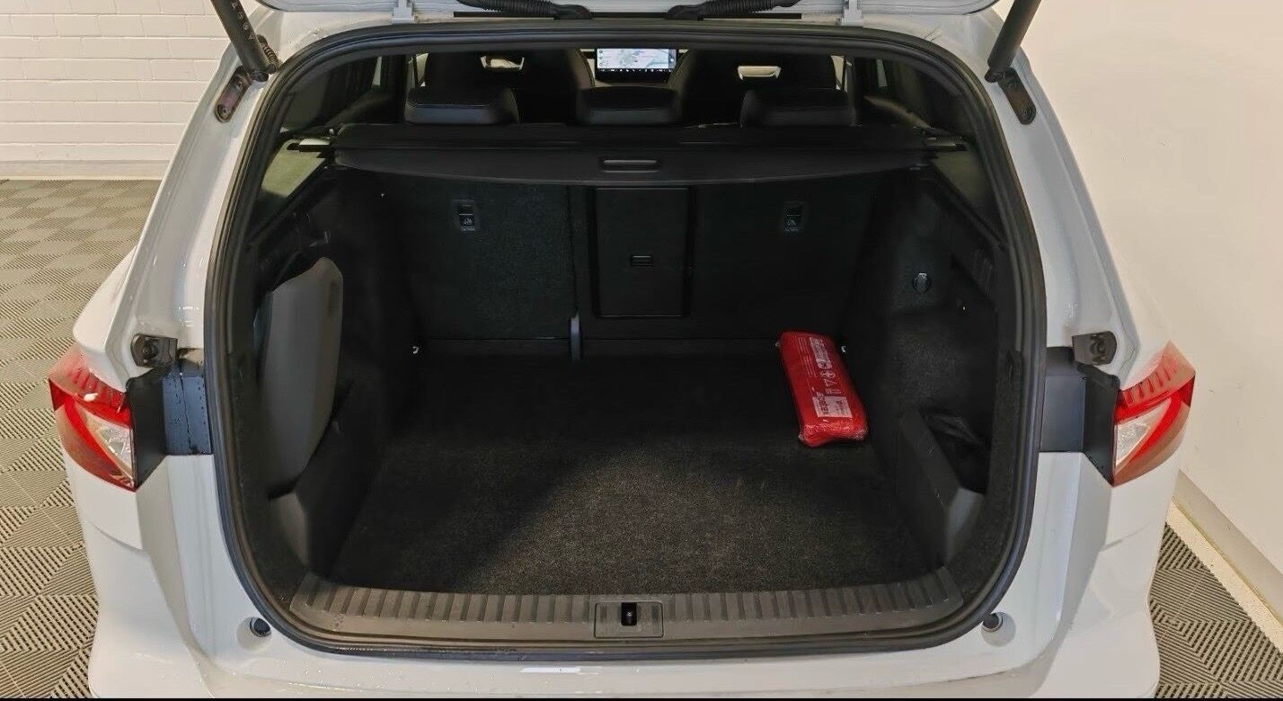 Hvid Skoda Enyaq fra 2024