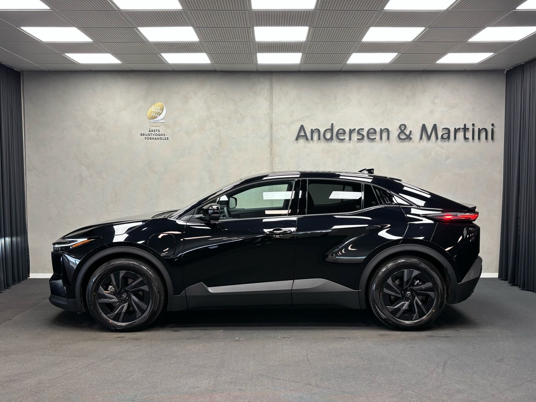 Sort Toyota C-HR+ fra 2026