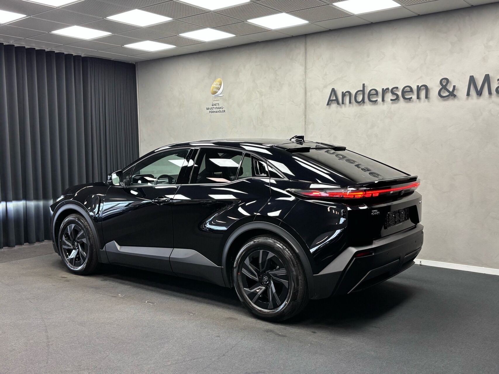 Sort Toyota C-HR+ fra 2026