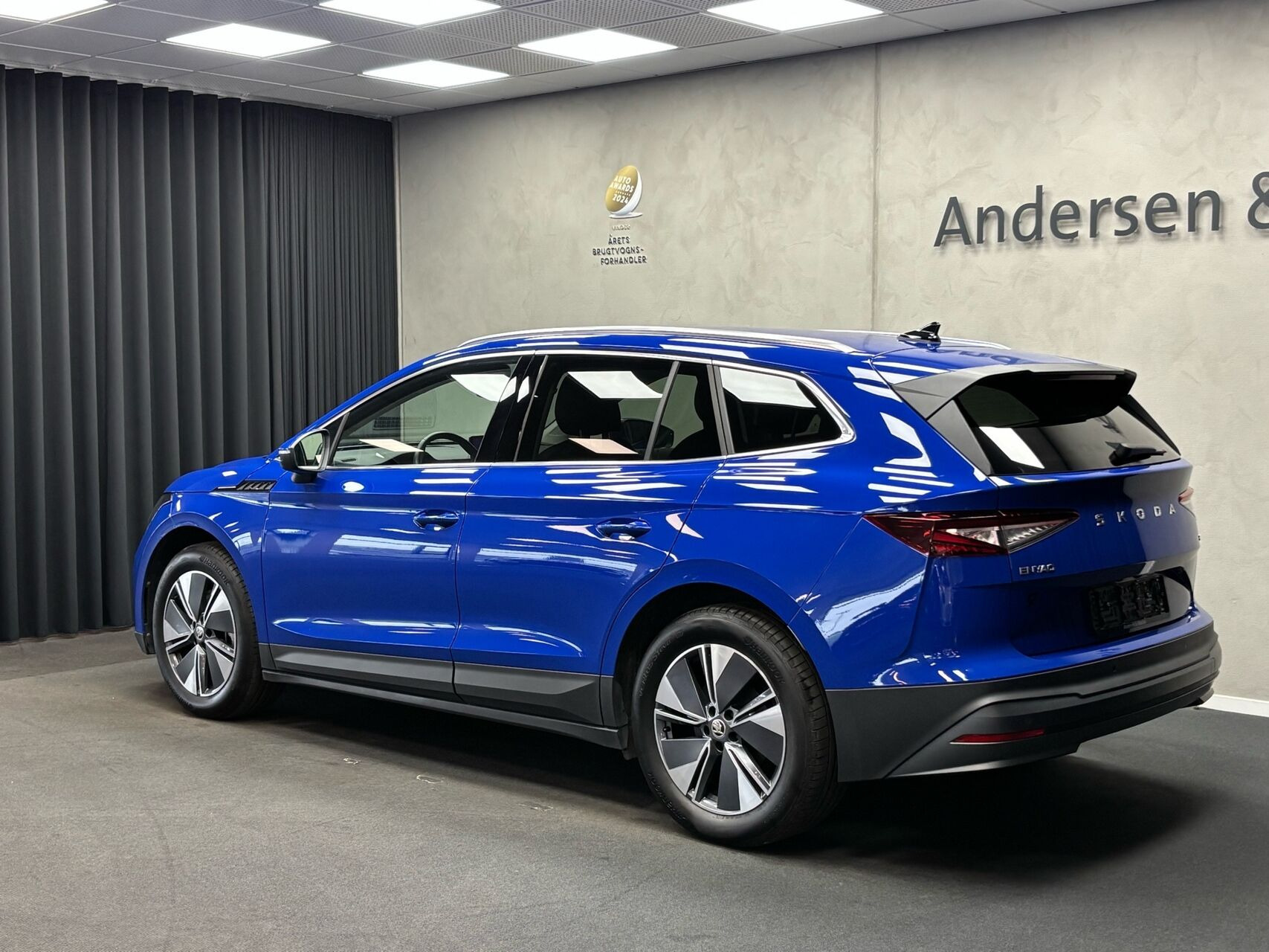 Blå Skoda Enyaq fra 2024