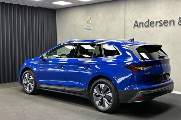 Blå Skoda Enyaq fra 2024