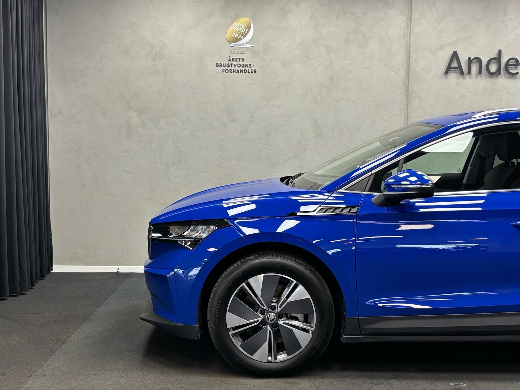 Blå Skoda Enyaq fra 2024