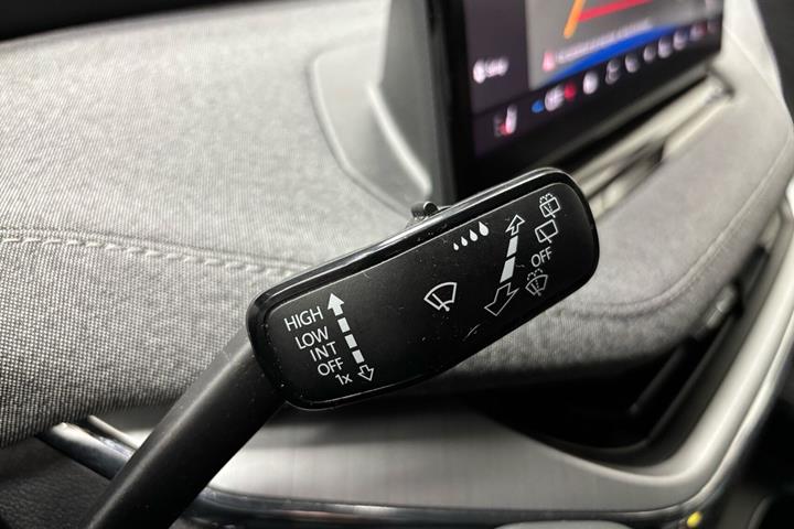 Blå Skoda Enyaq fra 2024