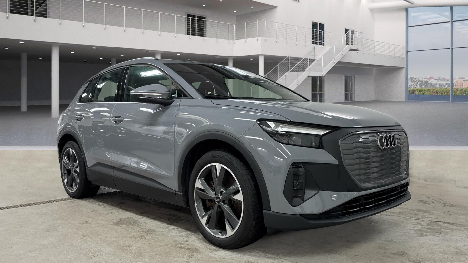 Grå Audi Q4 fra 2023
