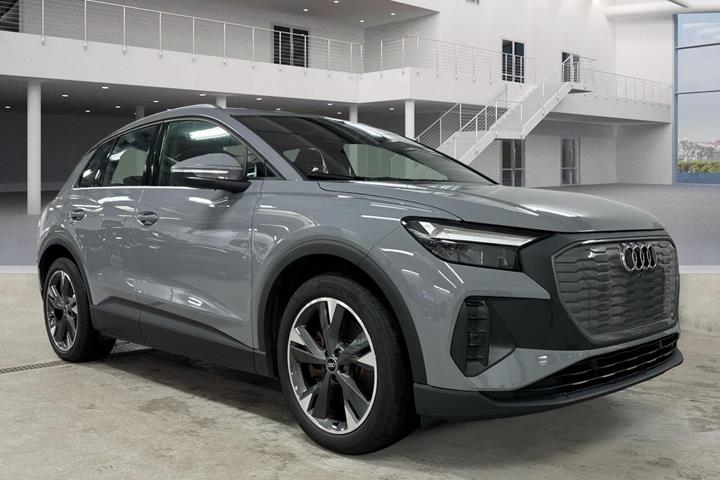 Grå Audi Q4 fra 2023