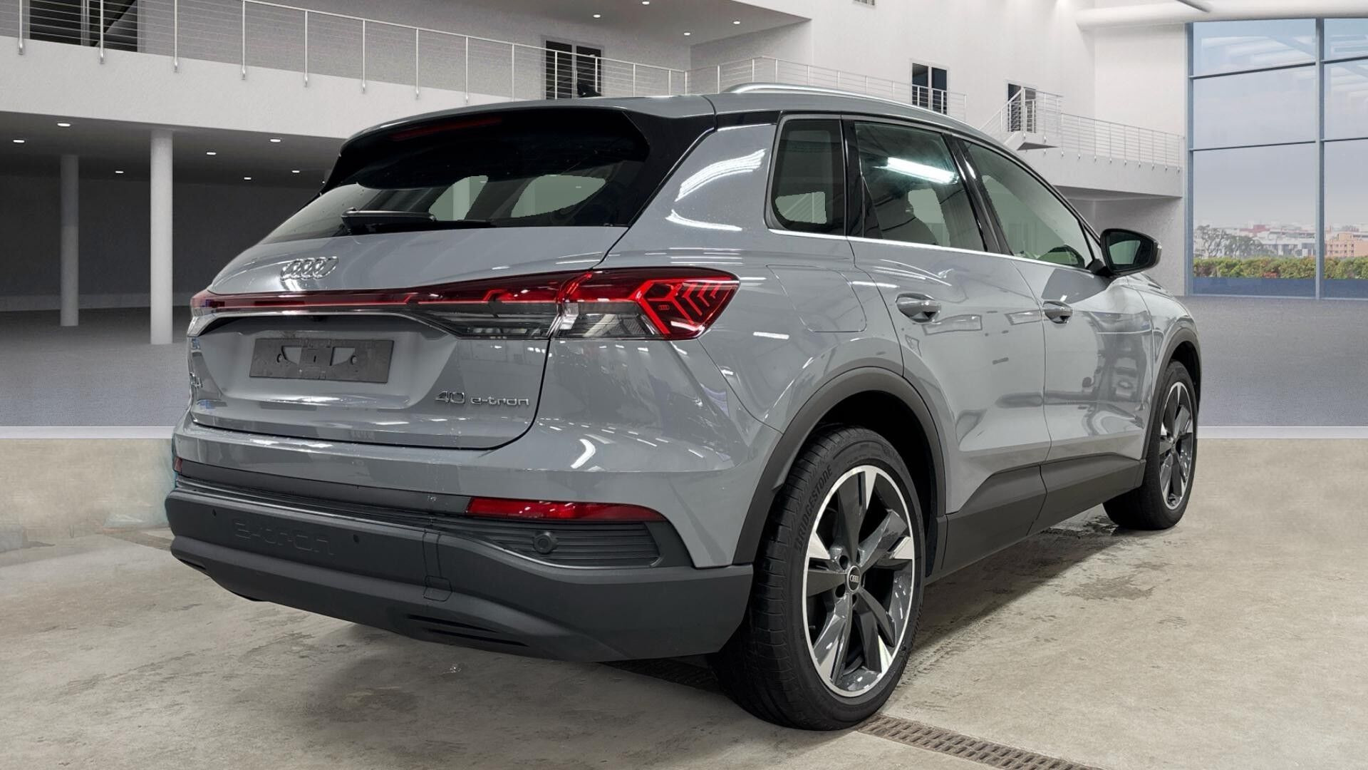 Grå Audi Q4 fra 2023