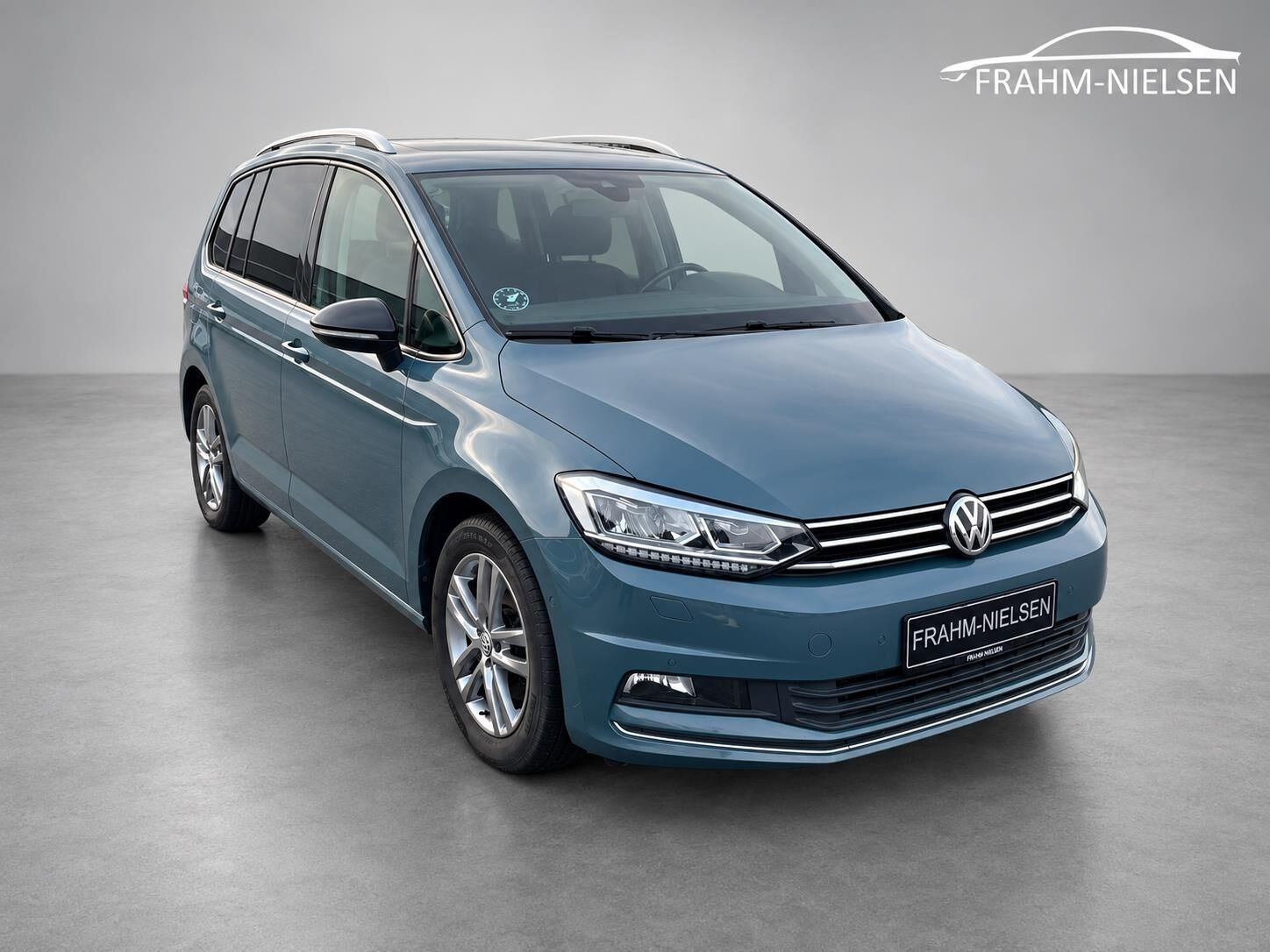 Blå VW Touran fra 2019