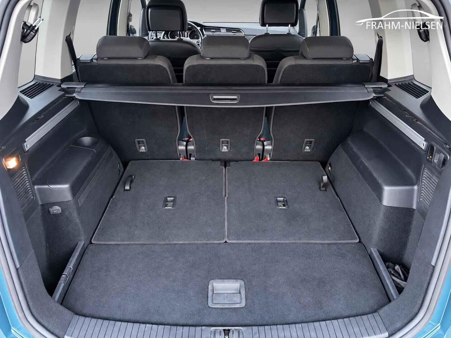 Blå VW Touran fra 2019