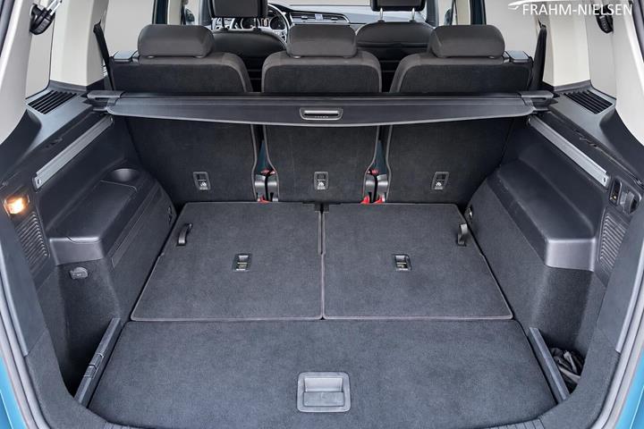 Blå VW Touran fra 2019