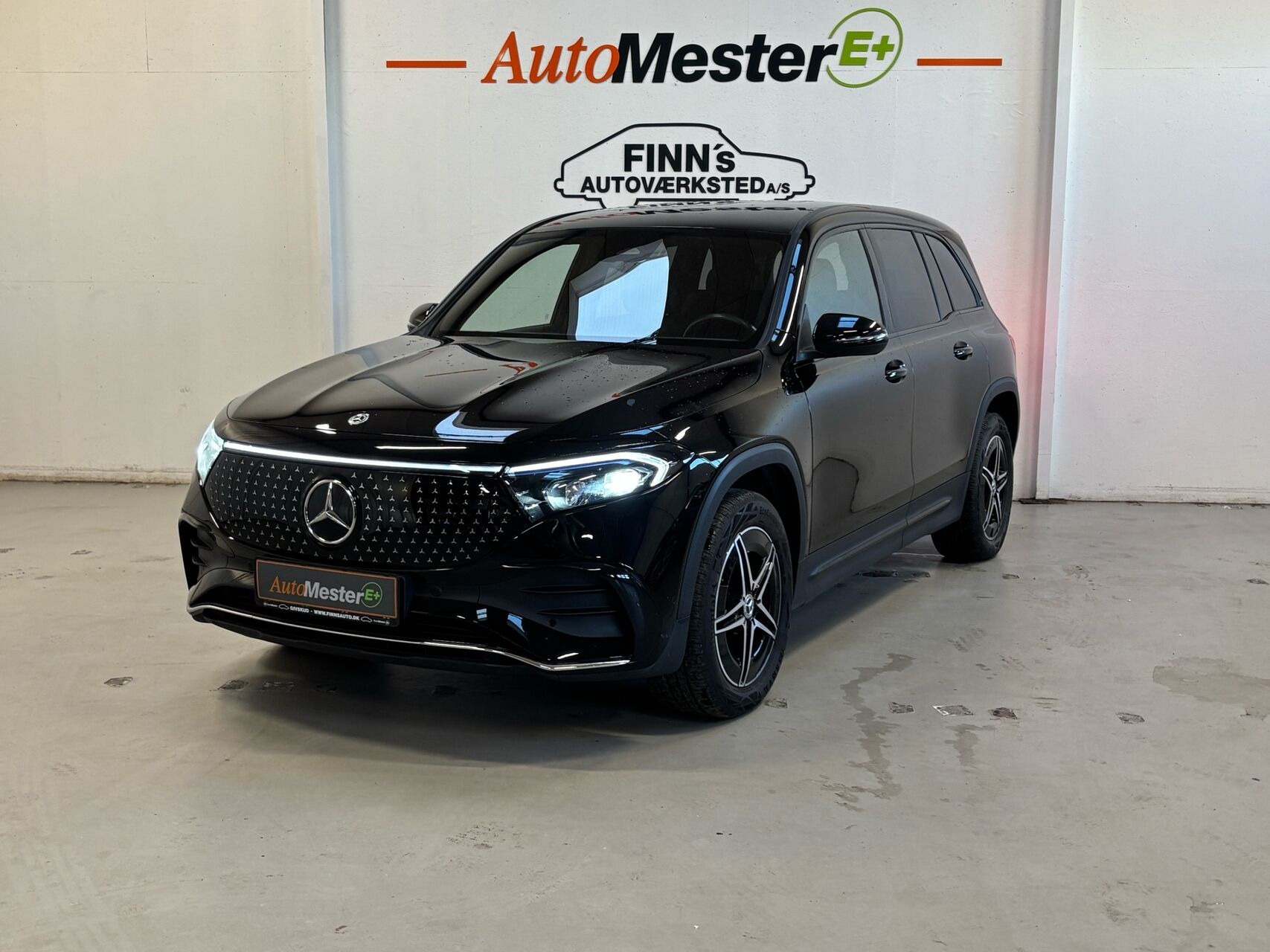Sort Mercedes EQB250+ fra 2024