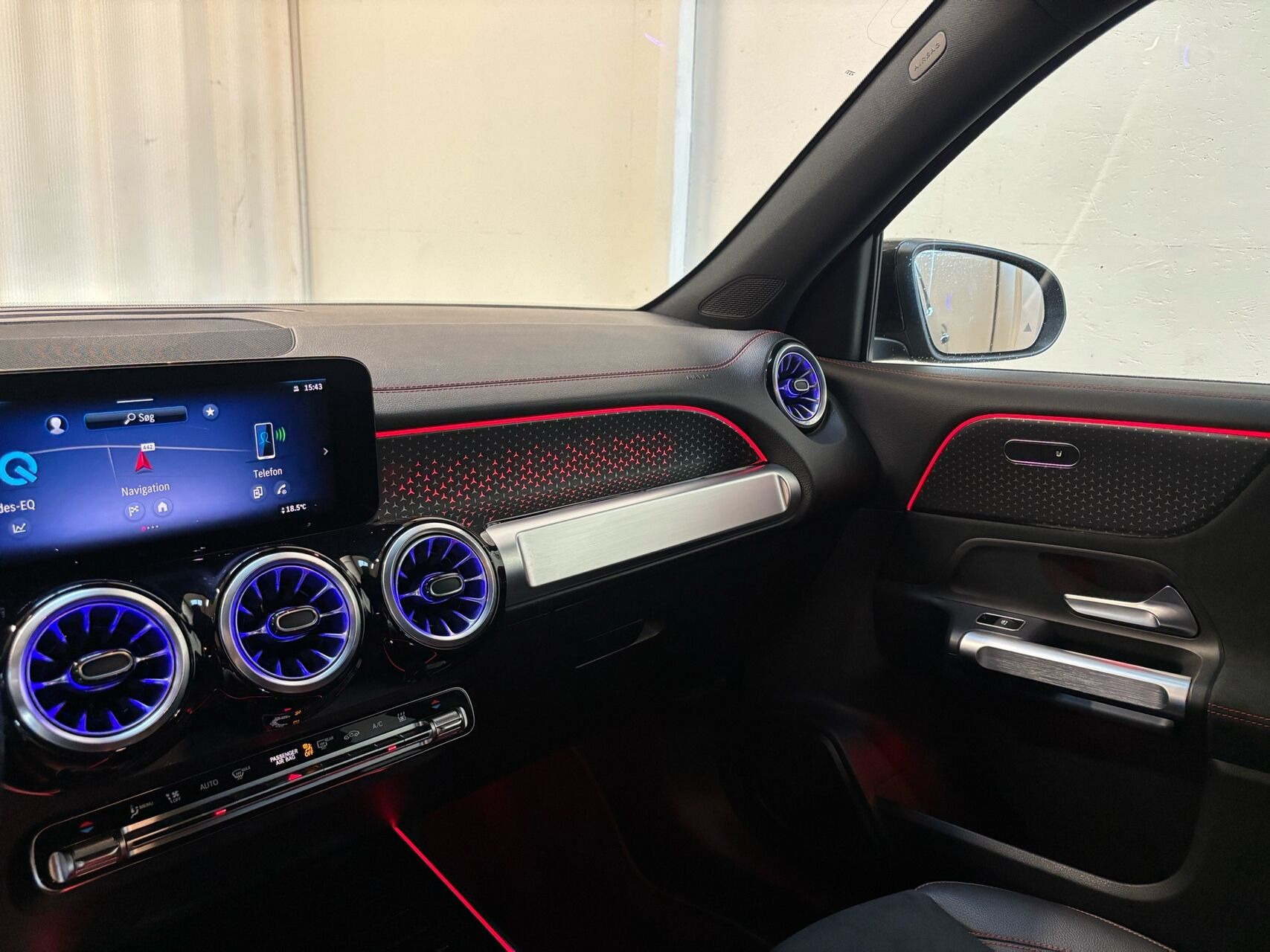 Sort Mercedes EQB250+ fra 2024