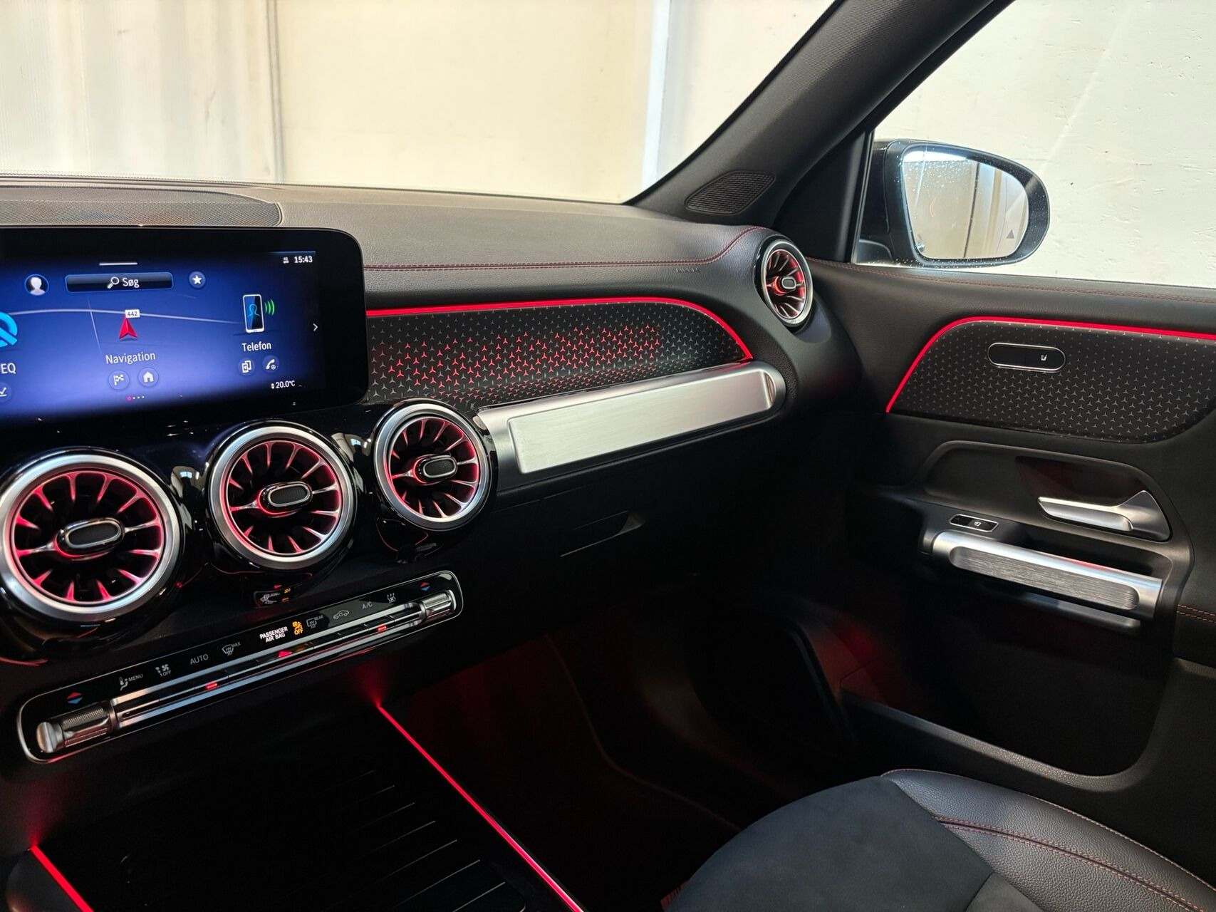 Sort Mercedes EQB250+ fra 2024