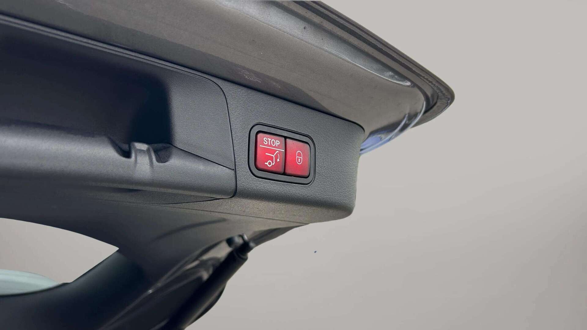 Grå Mercedes EQB250+ fra 2025