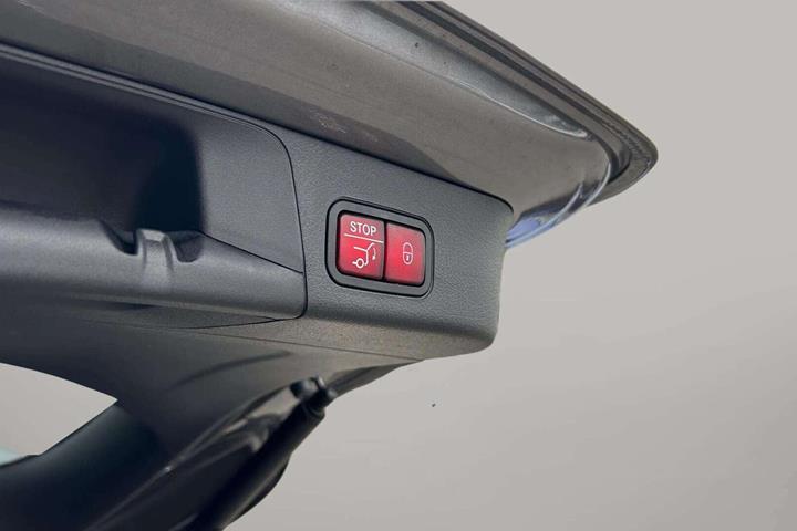 Grå Mercedes EQB250+ fra 2025