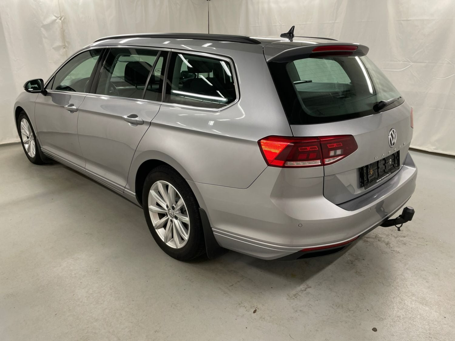 Sølv VW Passat fra 2020