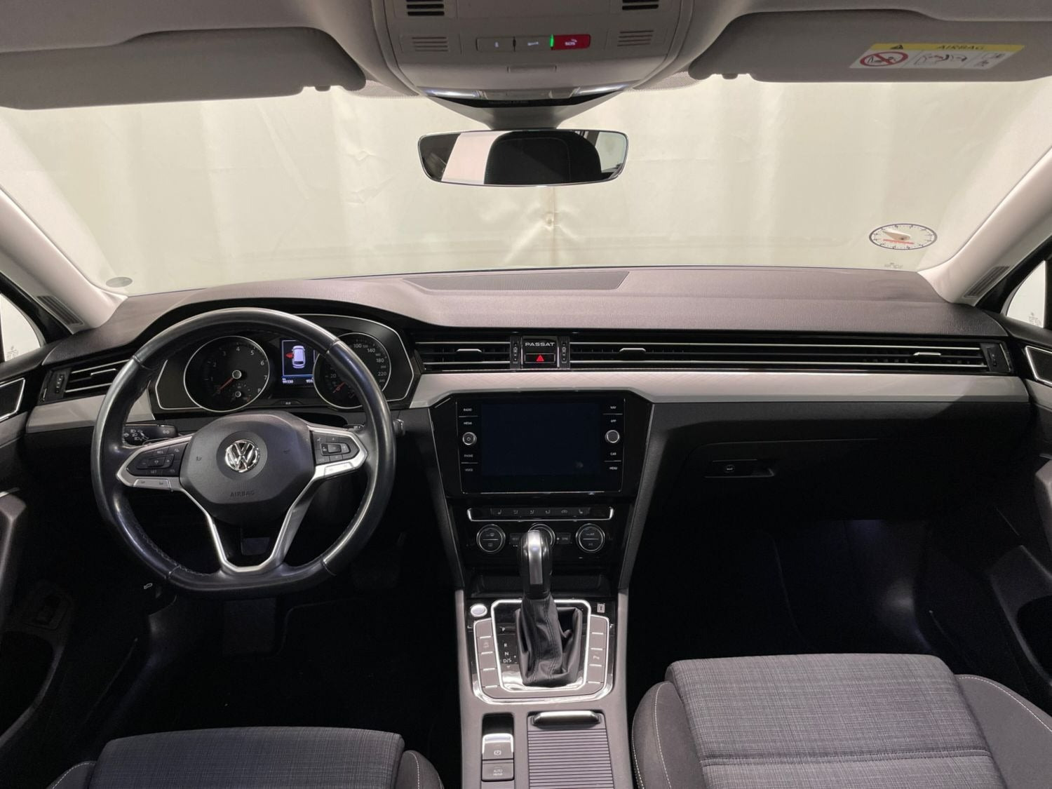 Sølv VW Passat fra 2020