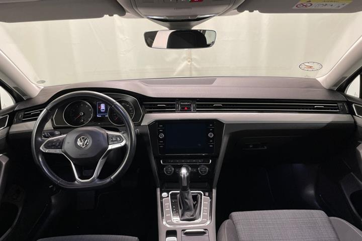 Sølv VW Passat fra 2020