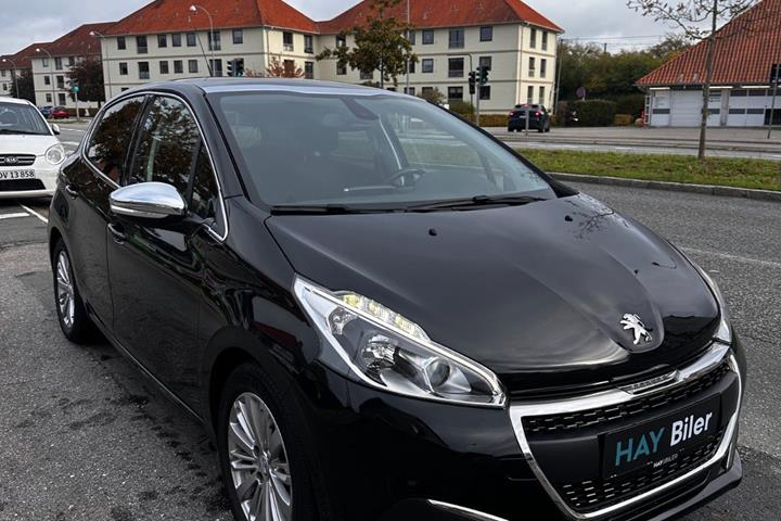 Sort Peugeot 208 fra 2018