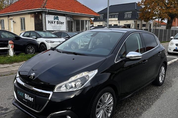 Sort Peugeot 208 fra 2018