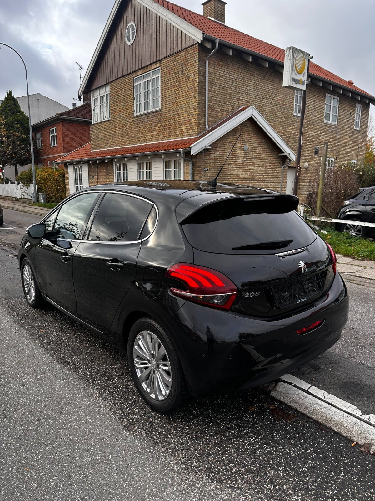 Sort Peugeot 208 fra 2018