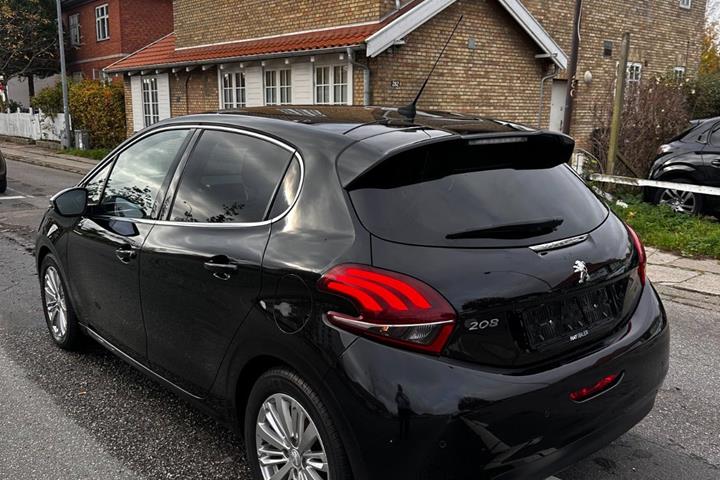Sort Peugeot 208 fra 2018