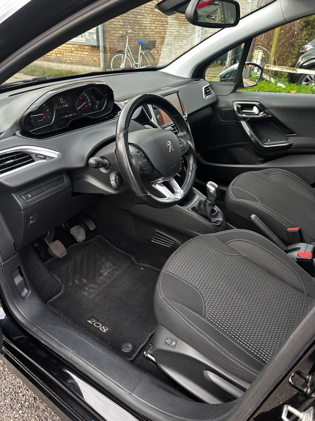 Sort Peugeot 208 fra 2018