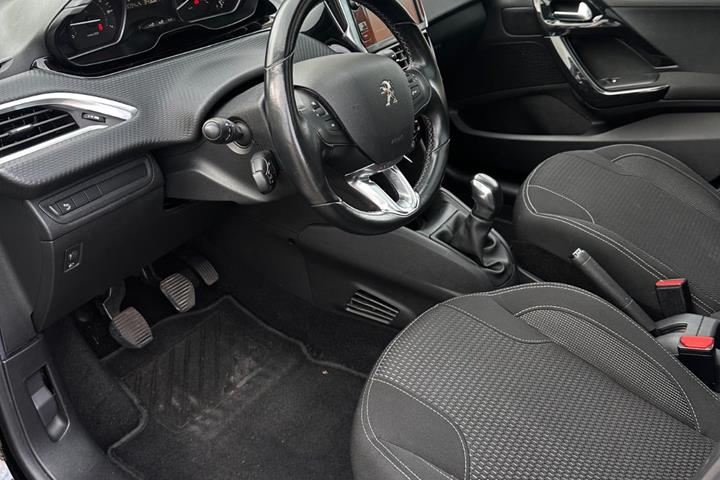Sort Peugeot 208 fra 2018