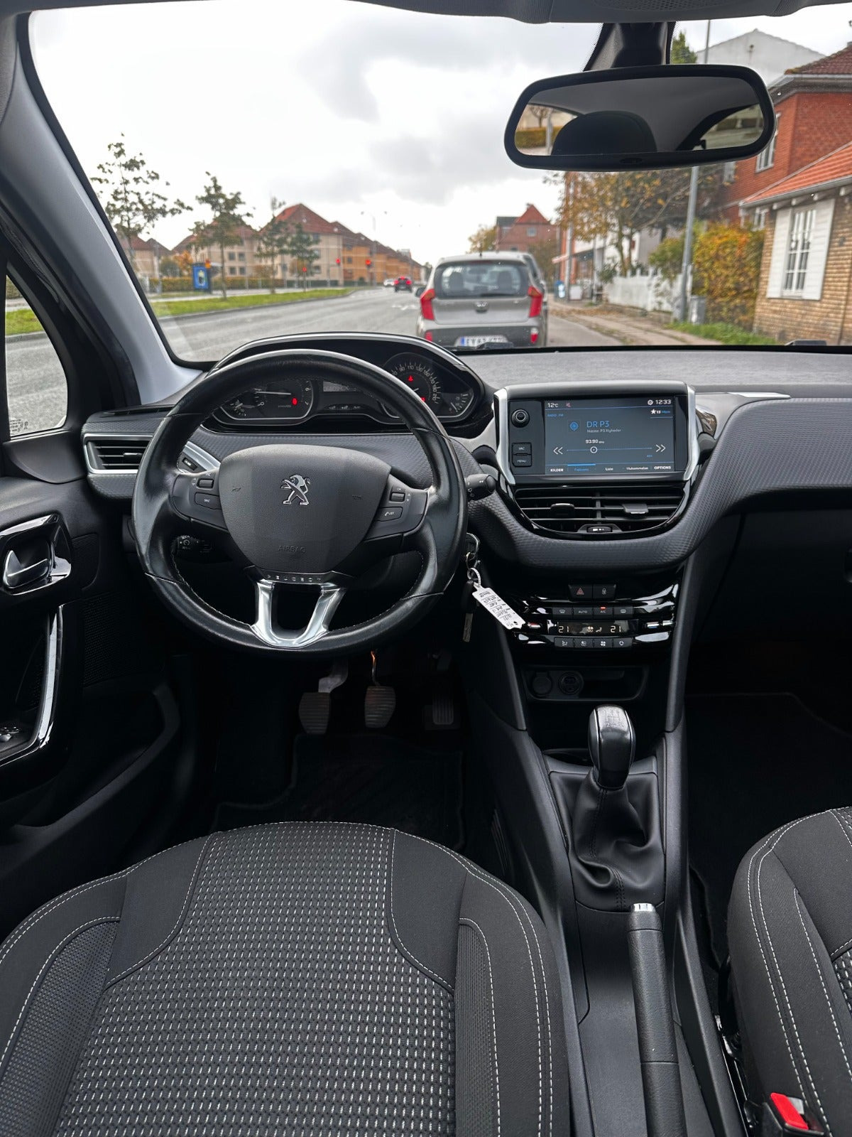 Sort Peugeot 208 fra 2018