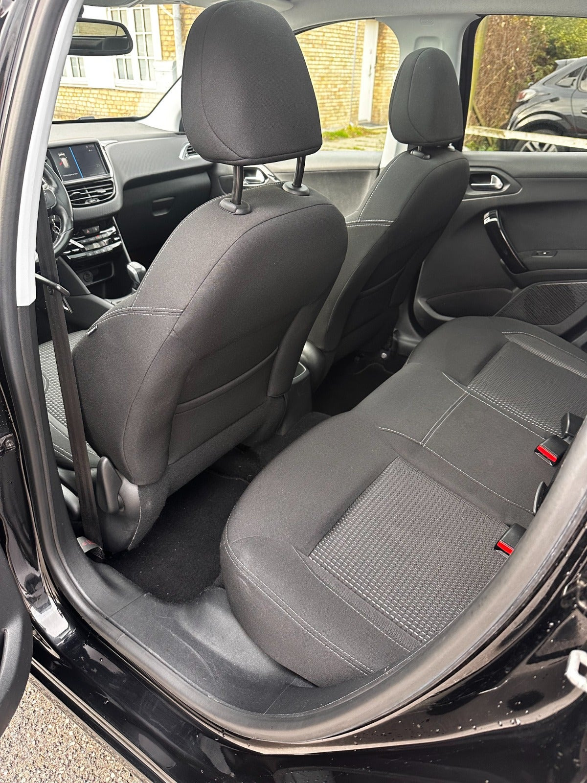 Sort Peugeot 208 fra 2018