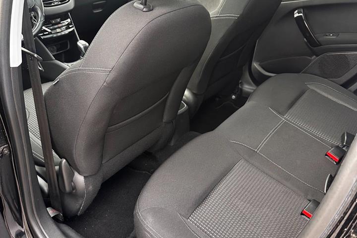 Sort Peugeot 208 fra 2018