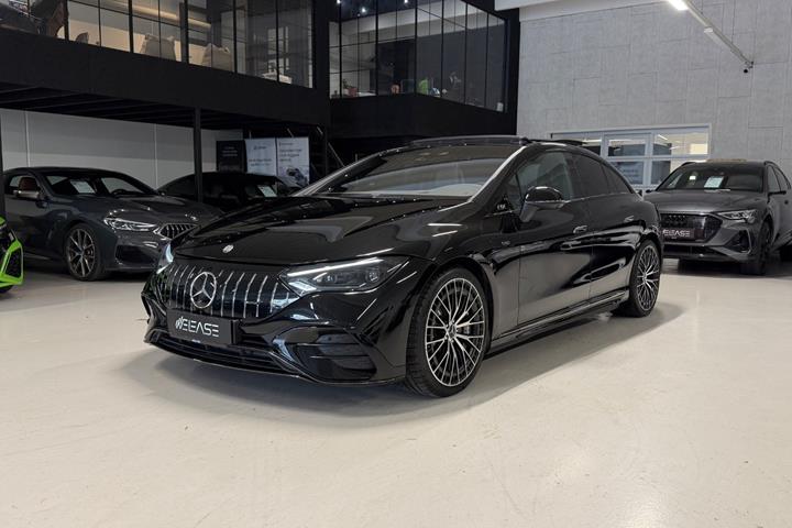 Sort Mercedes EQE43 fra 2024