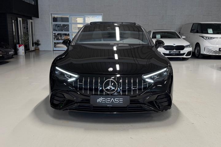 Sort Mercedes EQE43 fra 2024