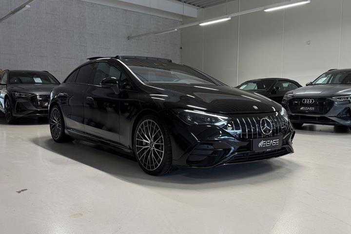 Sort Mercedes EQE43 fra 2024