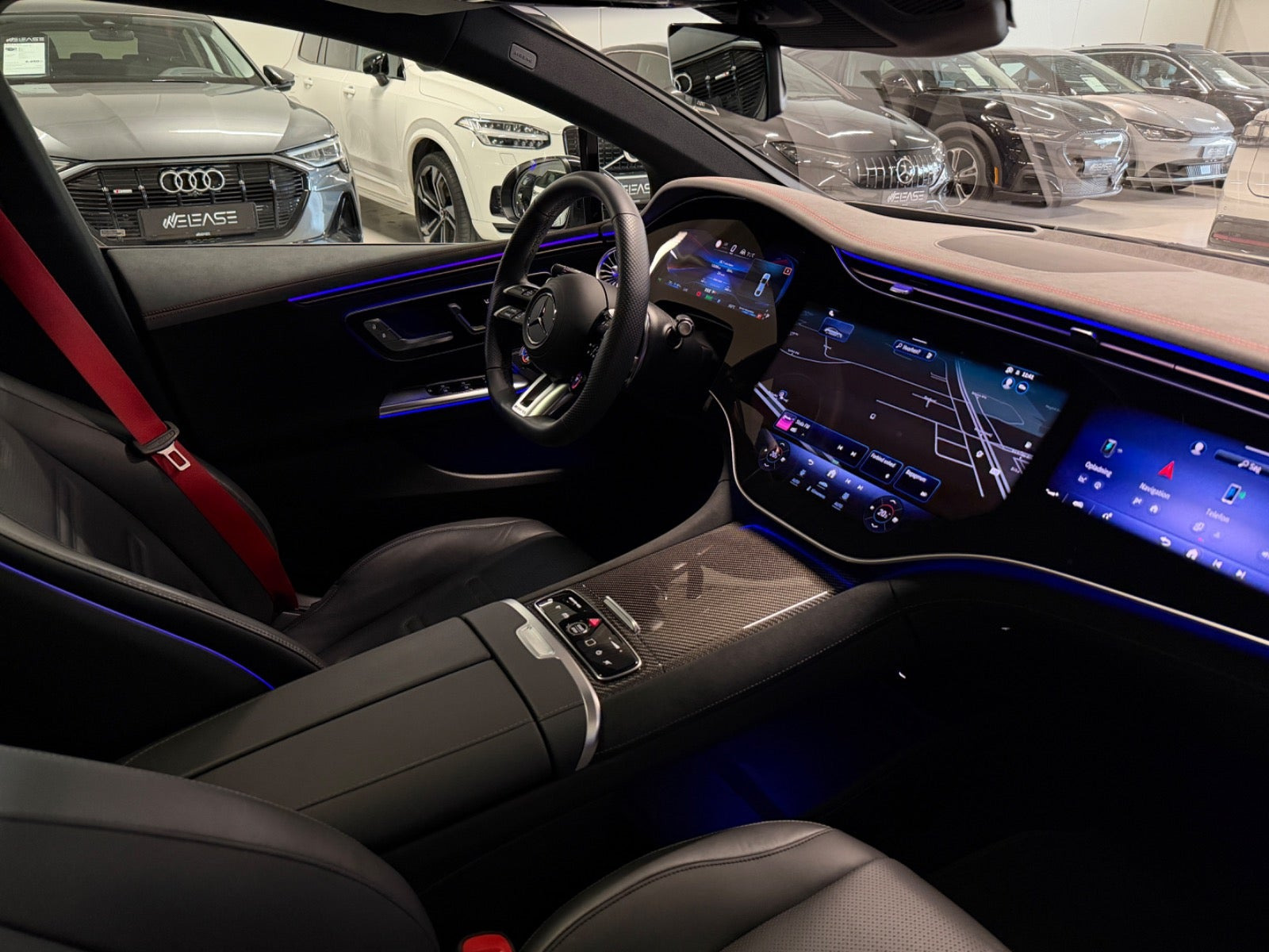 Sort Mercedes EQE43 fra 2024
