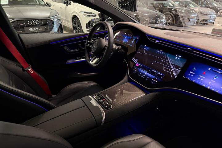Sort Mercedes EQE43 fra 2024