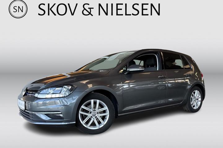 Grå VW Golf VII fra 2018