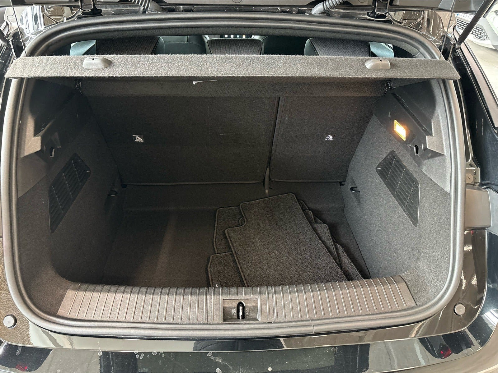 Sort Renault Megane E-Tech fra 2023