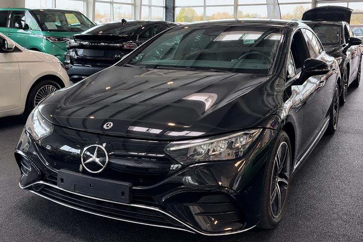 Sort Mercedes EQE350 fra 2025