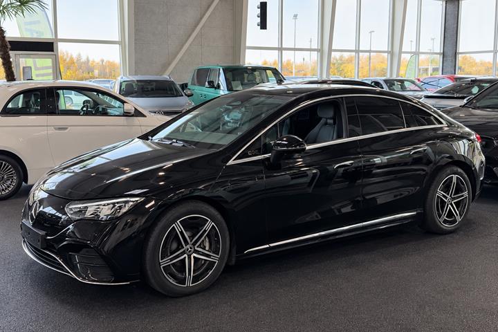 Sort Mercedes EQE350 fra 2025