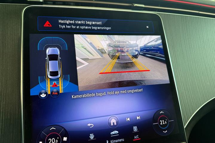 Sort Mercedes EQE350 fra 2025