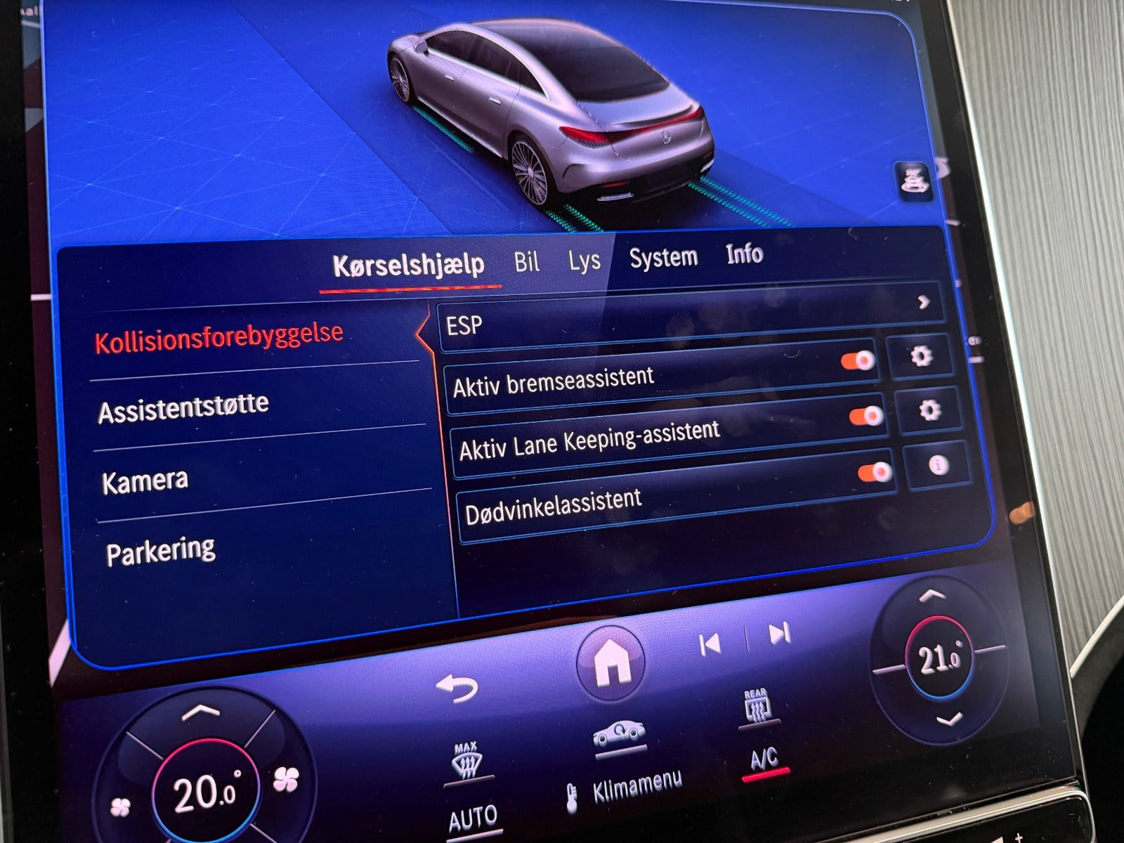 Sort Mercedes EQE350 fra 2025