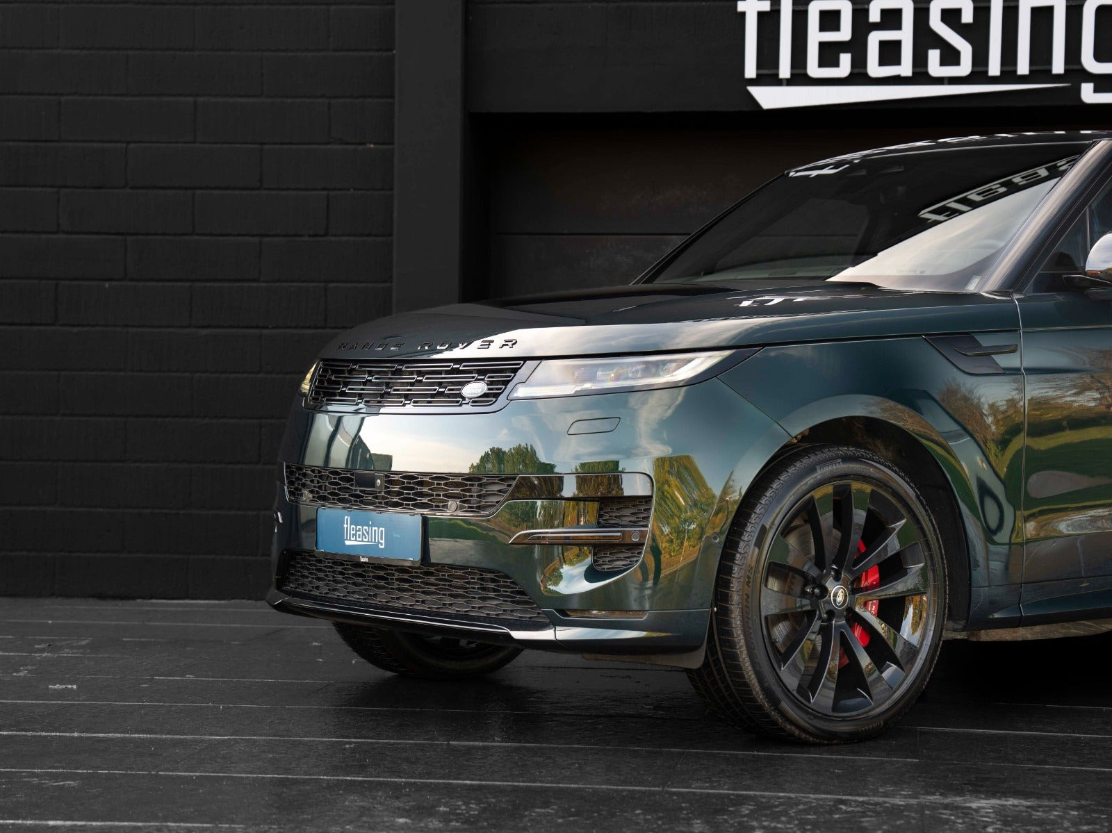 Grøn Land Rover Range Rover sport fra 2025