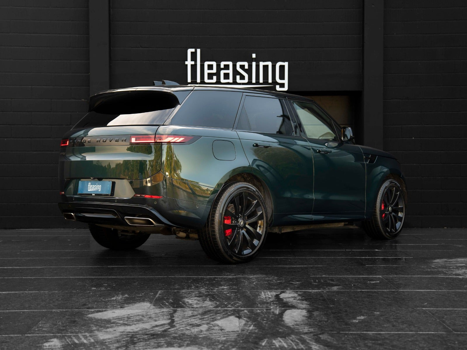 Grøn Land Rover Range Rover sport fra 2025