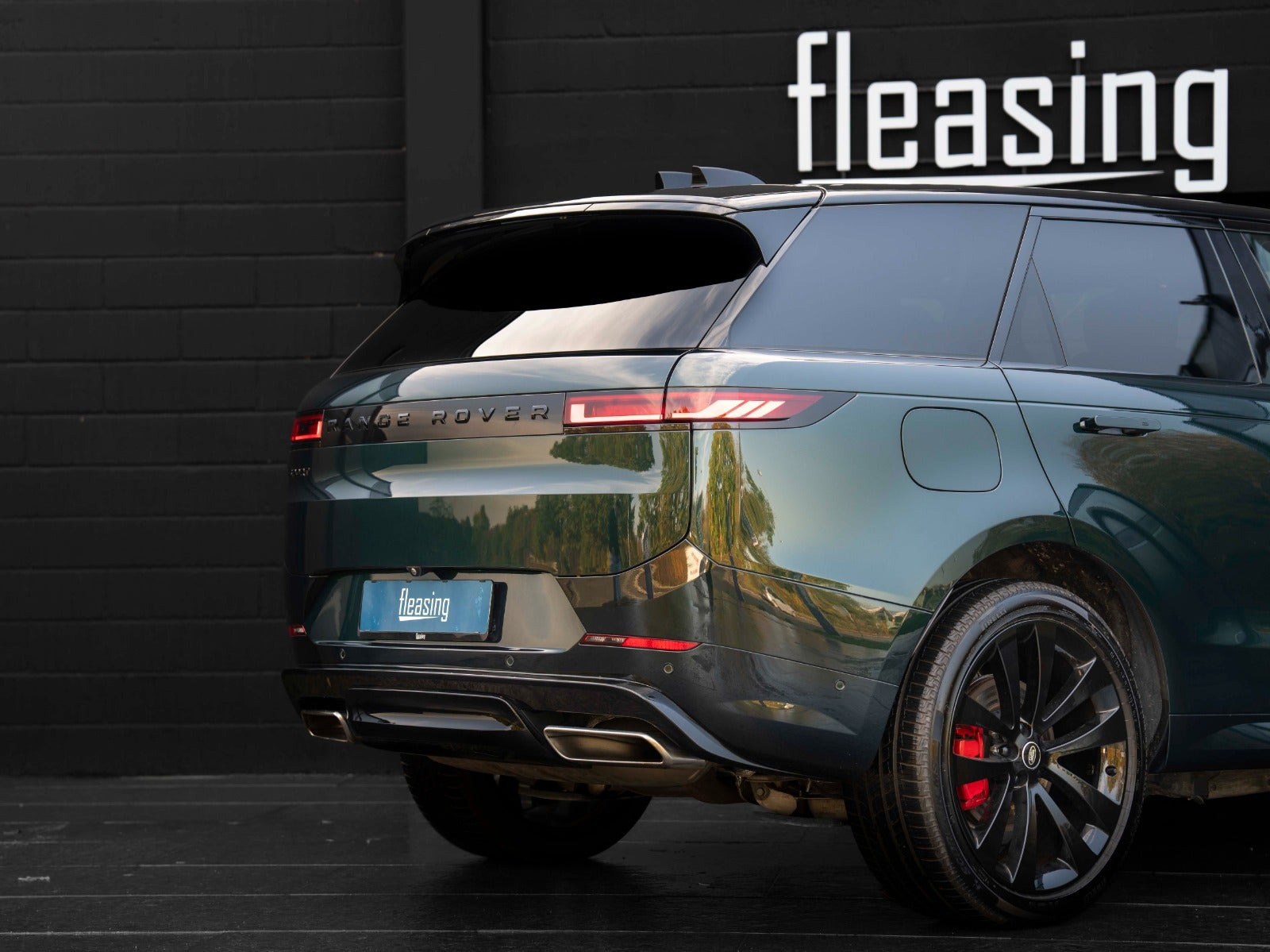 Grøn Land Rover Range Rover sport fra 2025